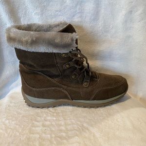 Tamarack Thinsulate brown boots.  Size 9M